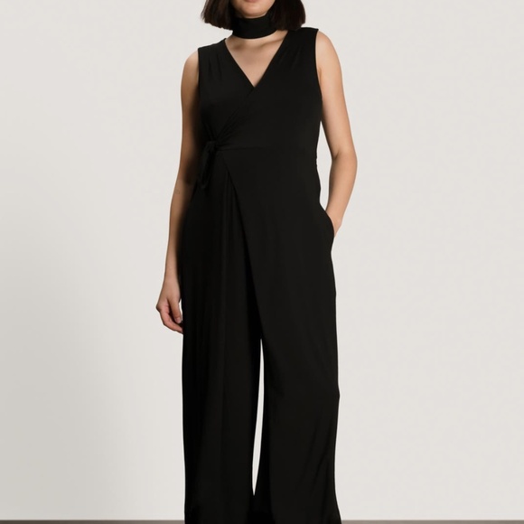 Maternity wrap jumpsuit - Picture 1 of 4